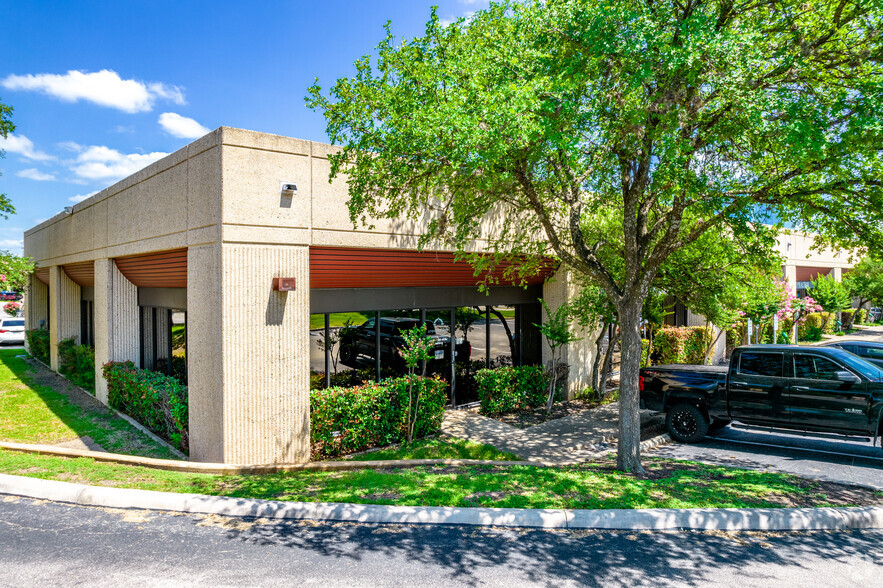 1006-1030 Central Pky S, San Antonio, TX à louer - Photo de l’immeuble – Image 3 sur 8
