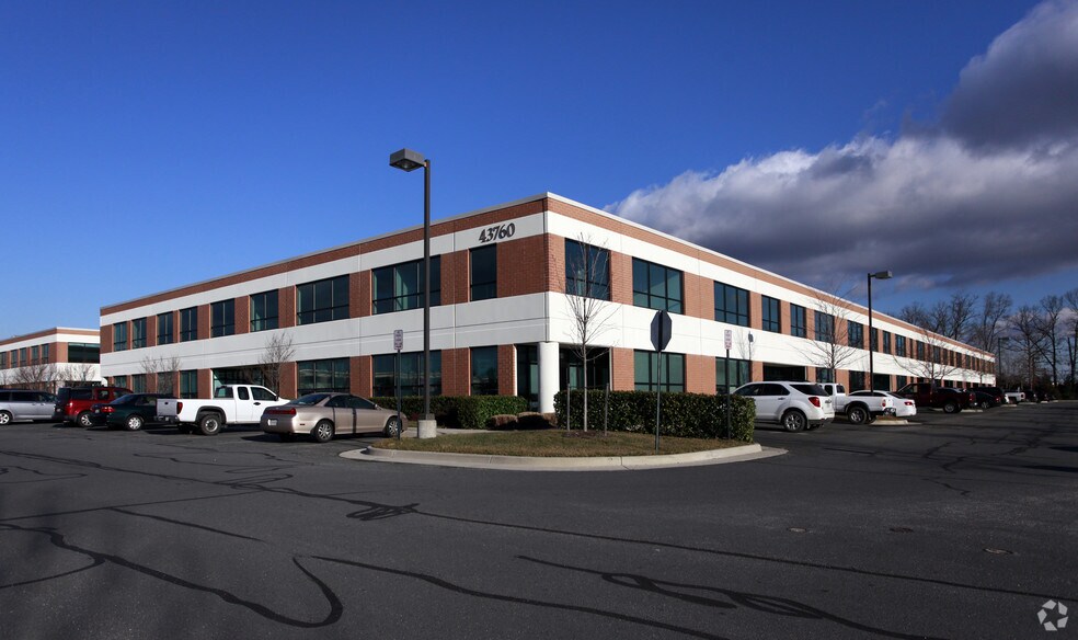43760 Trade Center Pl, Sterling, VA à louer - Photo de l’immeuble – Image 1 sur 11
