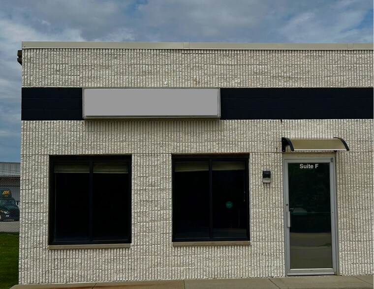 1624 Commerce Pky, Bloomington, IL à louer - Photo de l’immeuble – Image 1 sur 10
