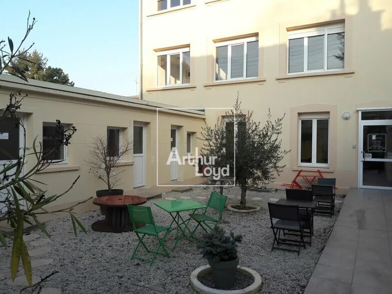 Bureau dans Melun à vendre - Photo principale – Image 1 sur 3