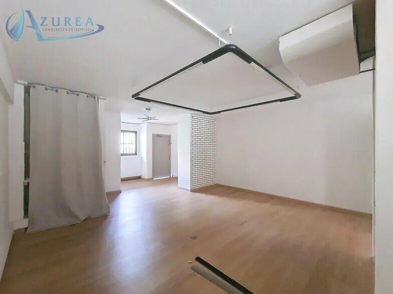 Bureau dans Saint-Laurent-du-Var à louer - Photo de l’immeuble – Image 2 sur 7