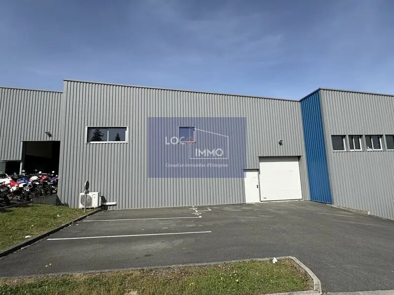Local d’activités dans Yvrac à louer Photo de l’immeuble– Image 1 sur 12