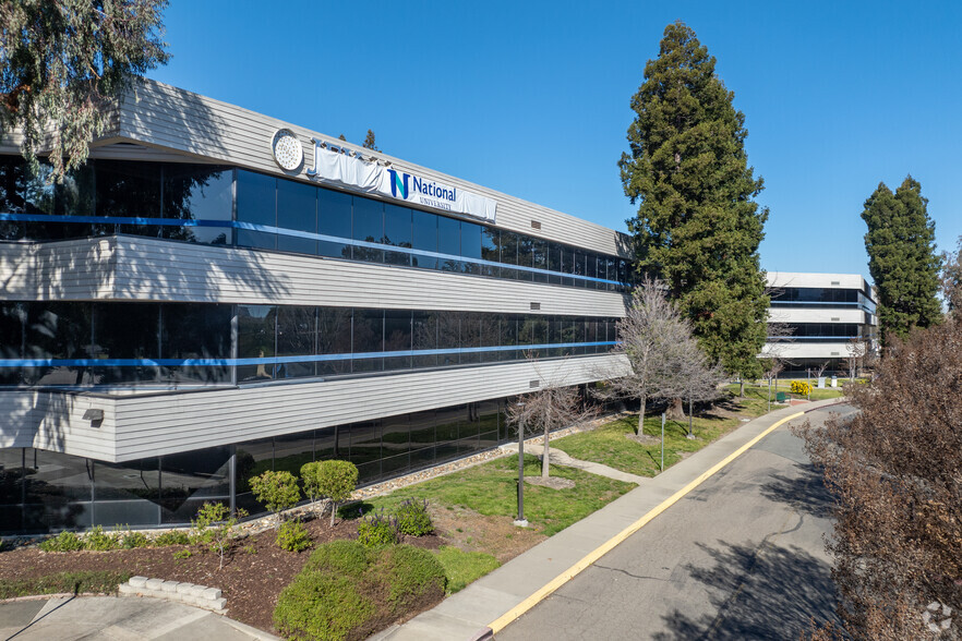100 Ellinwood Way, Pleasant Hill, CA à vendre - Photo de l’immeuble – Image 2 sur 9