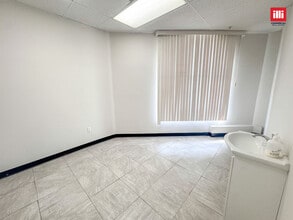 401 S Glenoaks Blvd, Burbank, CA à louer Photo intérieure– Image 2 sur 12