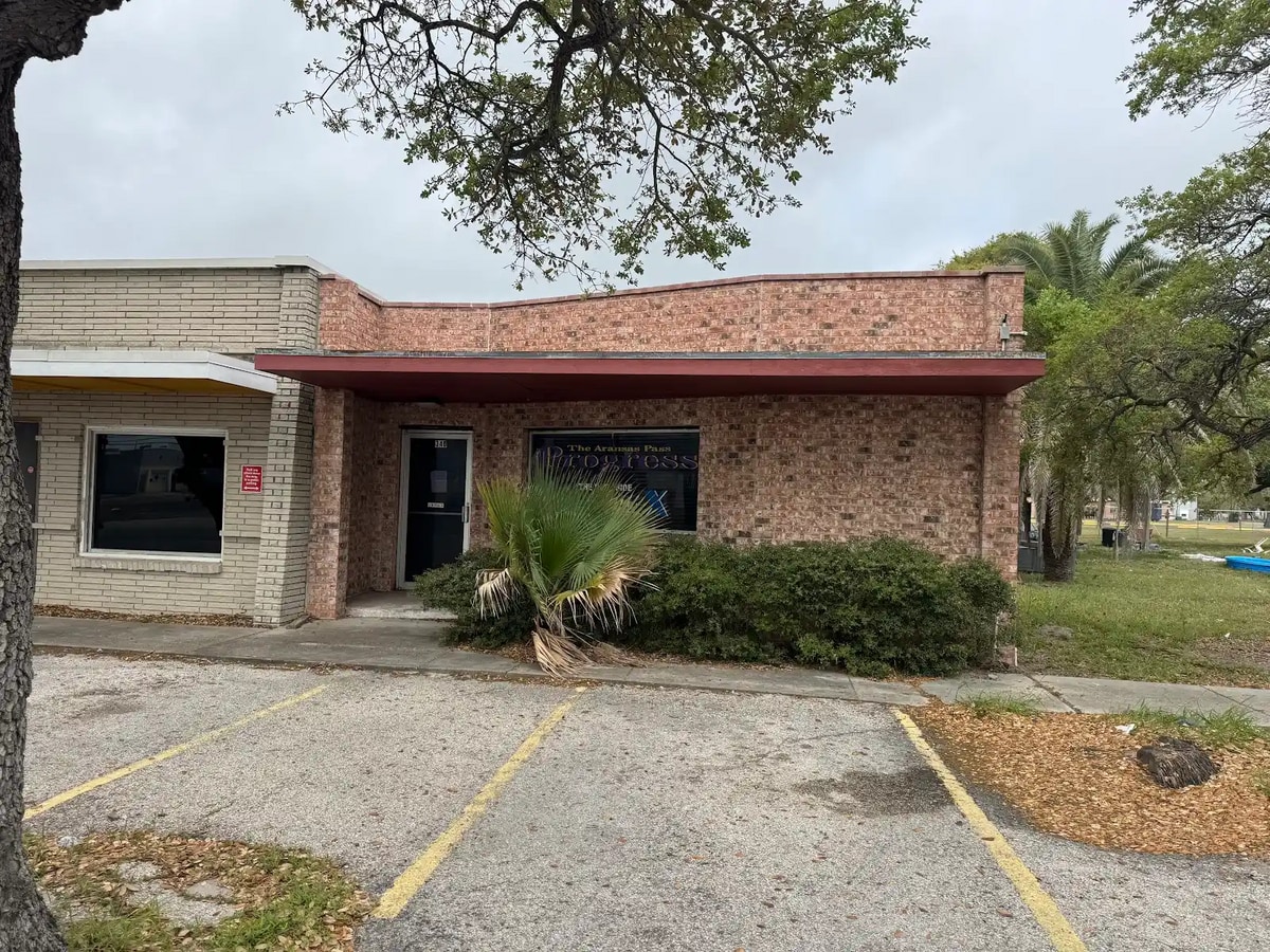 346-354 S Houston St, Aransas Pass, TX 78336 - Lot 346 - - Photo intérieure - Image 1 of 16