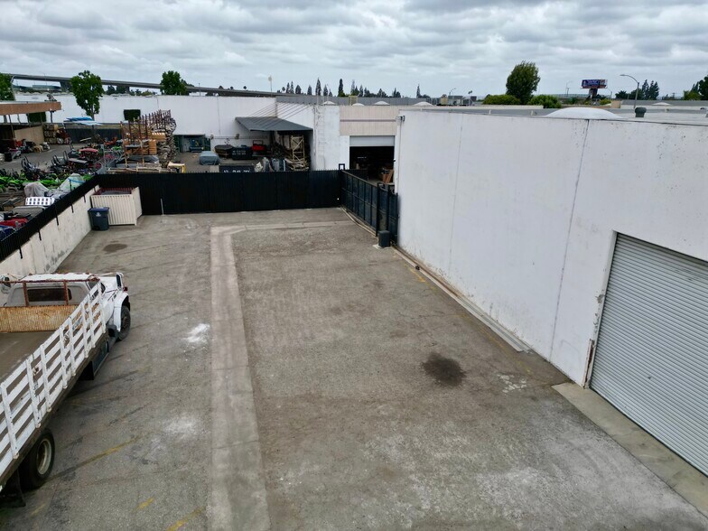 2850 E Via Martens, Anaheim, CA à louer - Photo de l’immeuble – Image 3 sur 22
