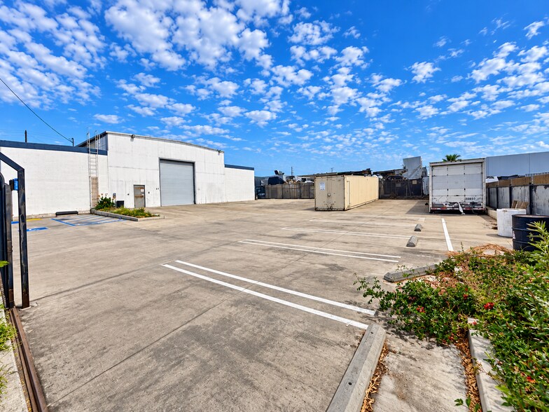7805 Paramount Blvd, Pico Rivera, CA à louer - Photo de l’immeuble – Image 3 sur 10