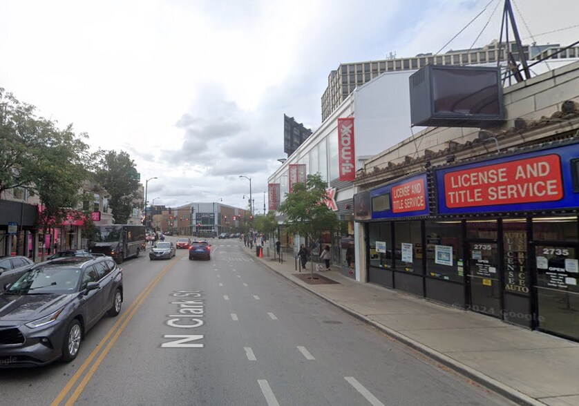 2735 N Clark St, Chicago, IL à louer - Photo de l’immeuble – Image 2 sur 6