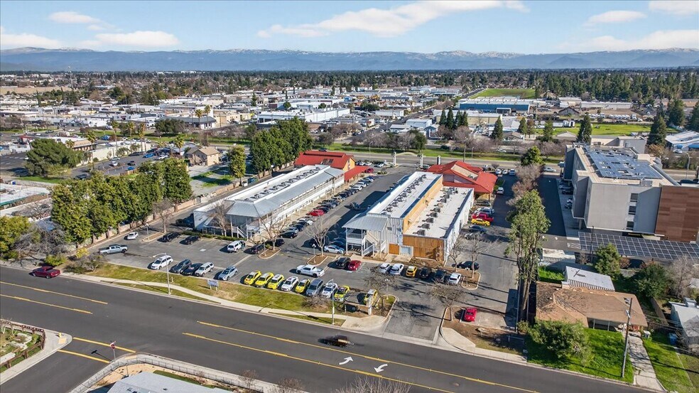 1458-1468 Clovis Ave, Clovis, CA à louer - Photo de l’immeuble – Image 2 sur 31