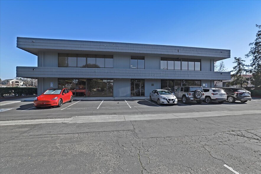 2470 S Winchester Blvd, Campbell, CA à louer - Photo de l’immeuble – Image 2 sur 13