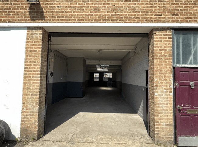 Trafford Rd, Reading à louer - Photo de l’immeuble – Image 1 sur 6