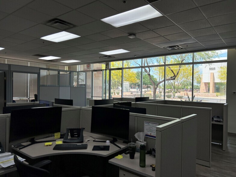 9025 S Kyrene Rd, Tempe, AZ à louer - Photo de l’immeuble – Image 2 sur 6