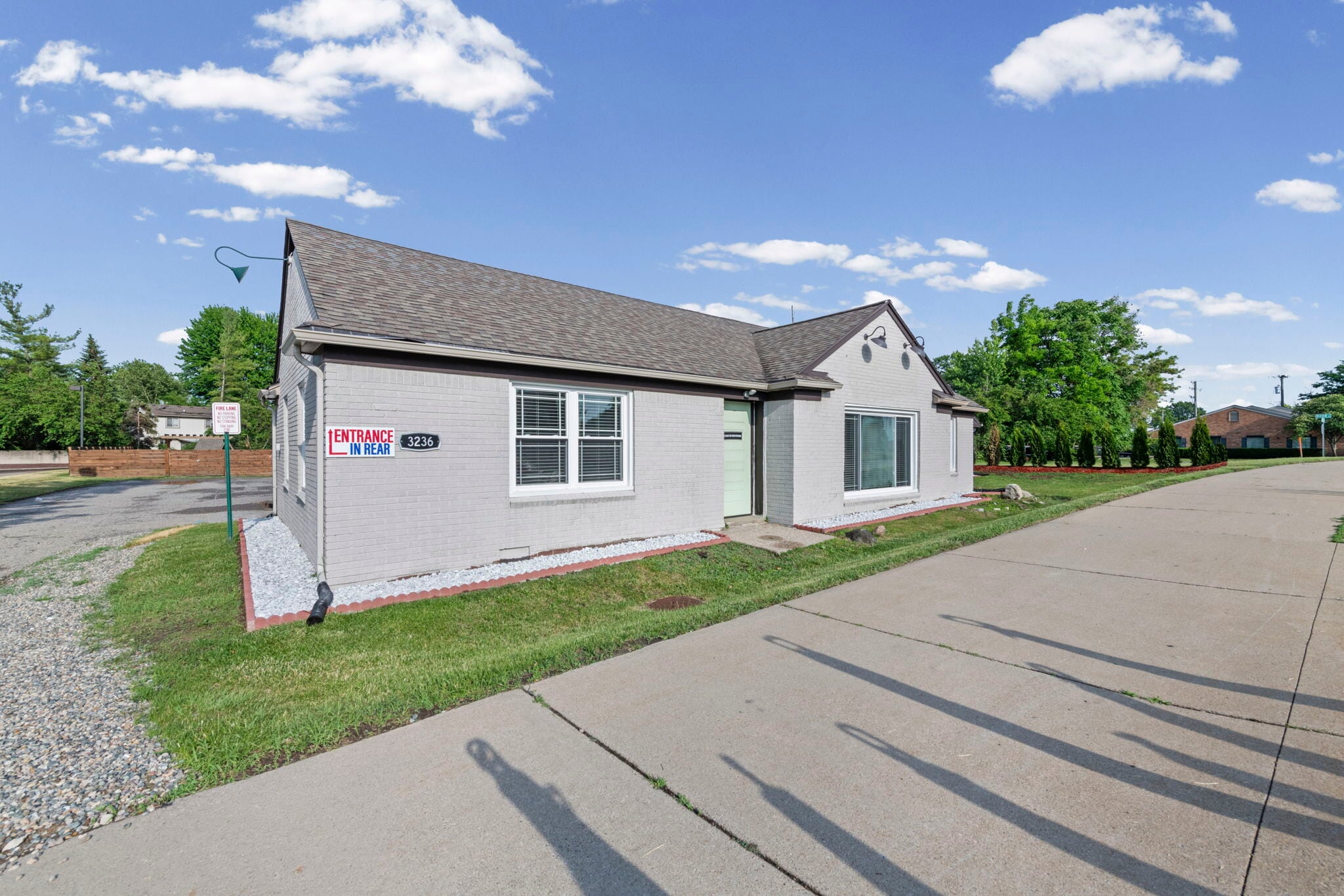 3236 Rochester Rd, Troy, MI à louer Photo de l’immeuble– Image 1 sur 15