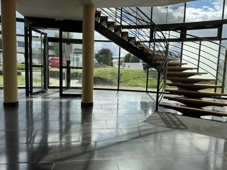 Bureau dans Dijon à louer - Hall d’entrée – Image 3 sur 7