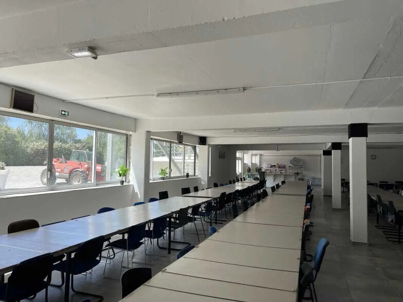 Bureau dans Bresles à vendre - Photo de l’immeuble – Image 2 sur 13