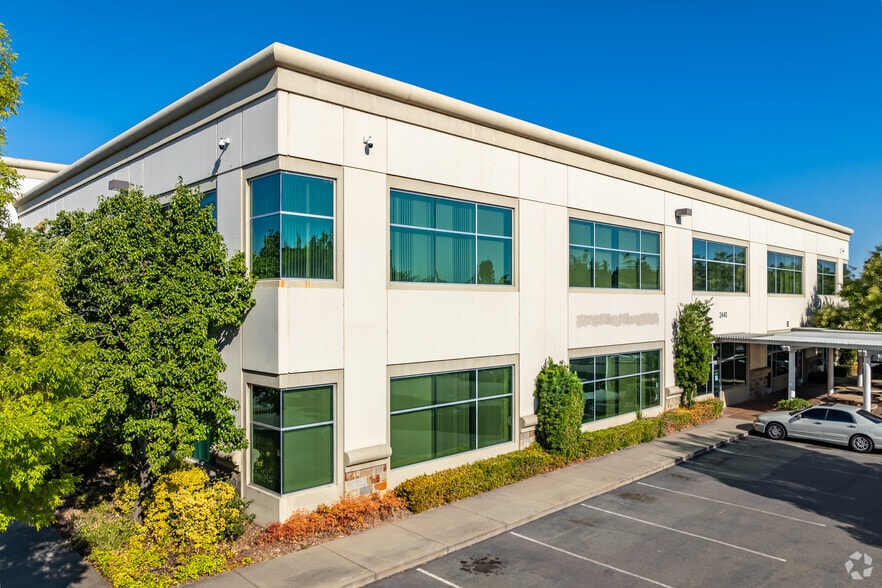 2440 Gold River Rd, Rancho Cordova, CA à vendre - Photo de l’immeuble – Image 2 sur 32