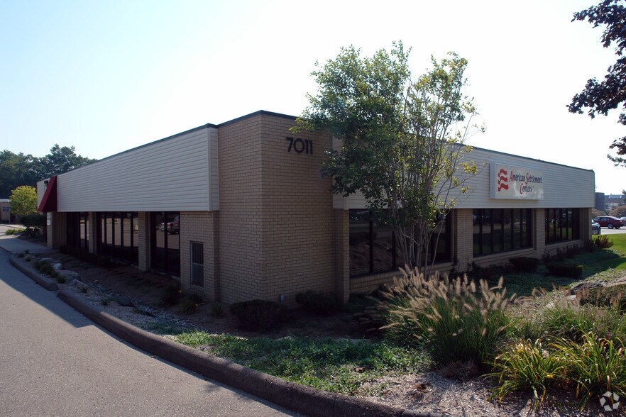 7011 Orchard Lake Rd, West Bloomfield, MI à vendre - Photo de l’immeuble – Image 2 sur 3