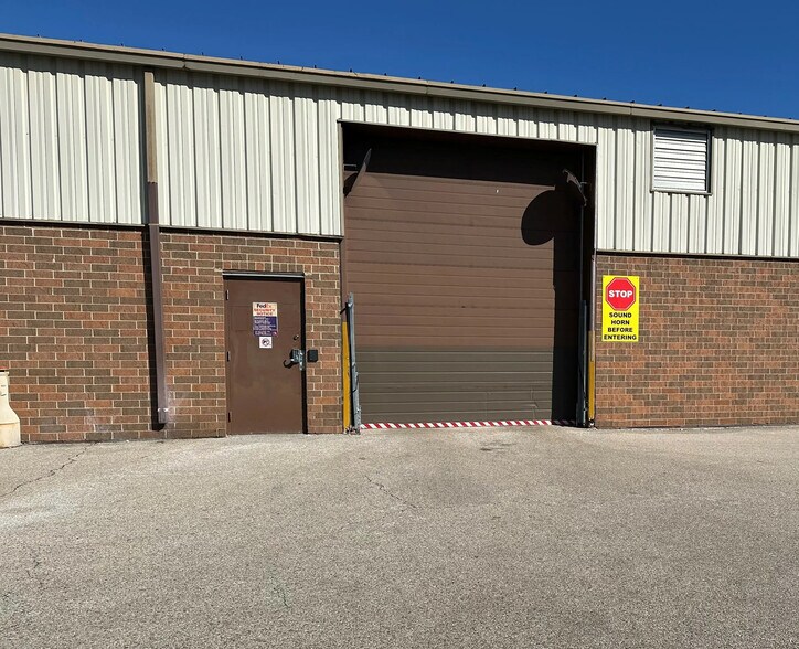 721 Industrial Dr, Cary, IL à vendre - Photo de l’immeuble – Image 2 sur 5