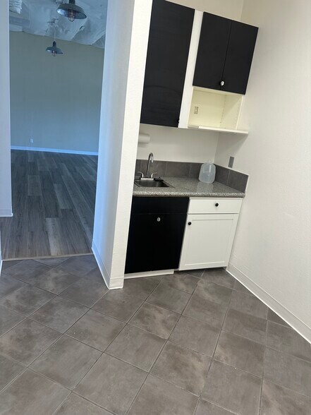 74050 Alessandro Dr, Palm Desert, CA à louer - Photo intérieure – Image 3 sur 11