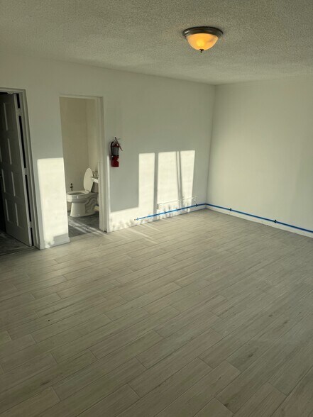 419 S Dixie Hwy E, Pompano Beach, FL à louer - Photo de l’immeuble – Image 3 sur 10