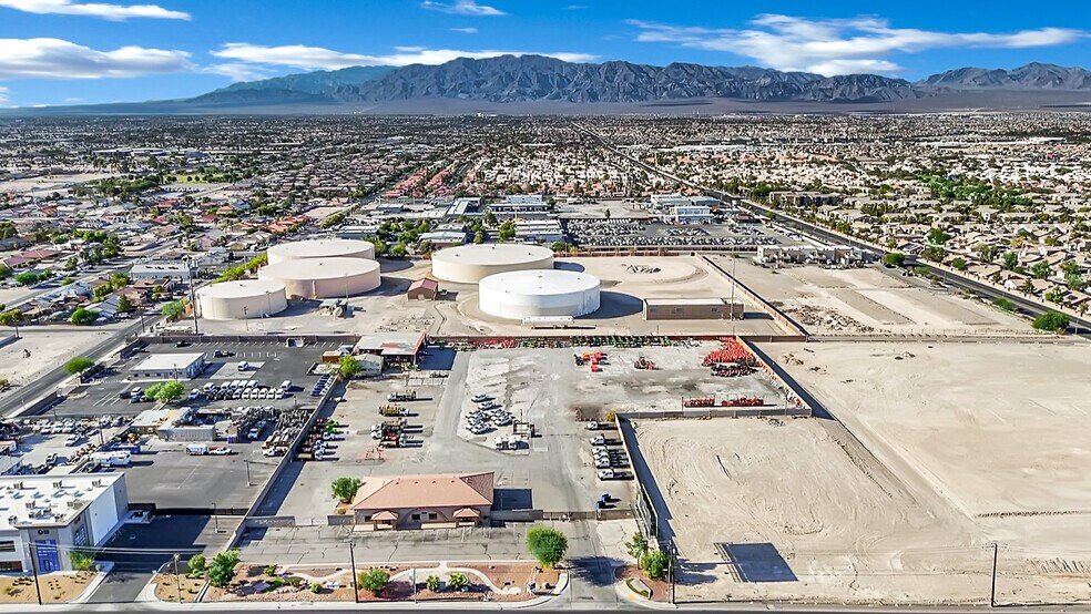 2222 W Cheyenne Ave, North Las Vegas, NV à louer - Photo de l’immeuble – Image 2 sur 13