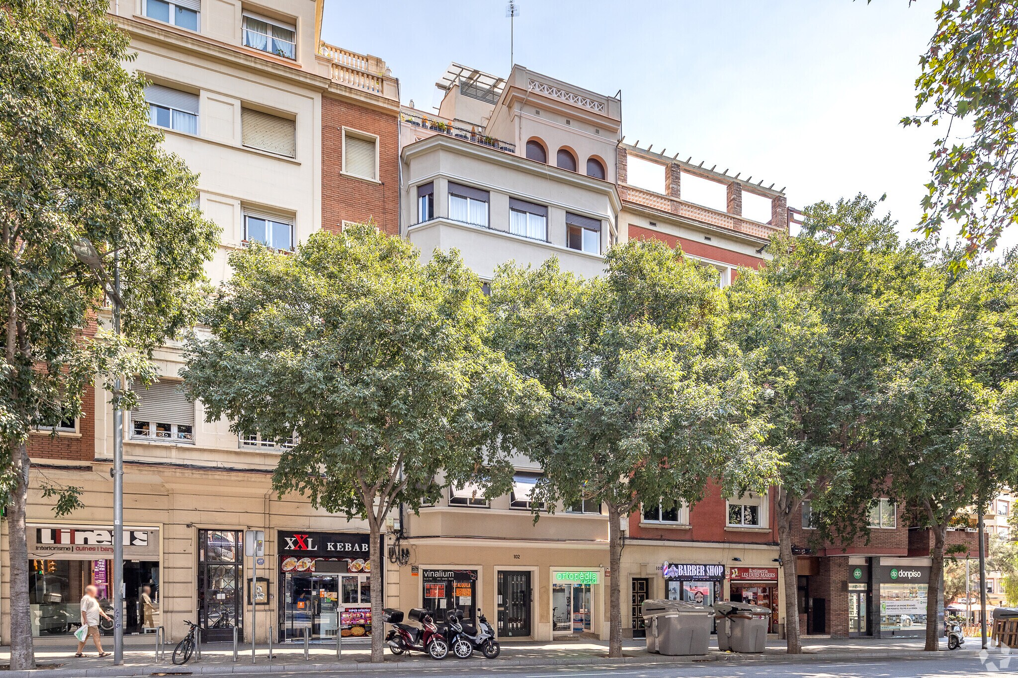 Immeuble residentiel dans Barcelone, Barcelona à vendre Photo principale– Image 1 sur 4