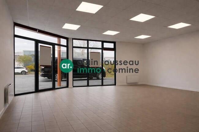 Plus de détails pour Local d'activités à louer