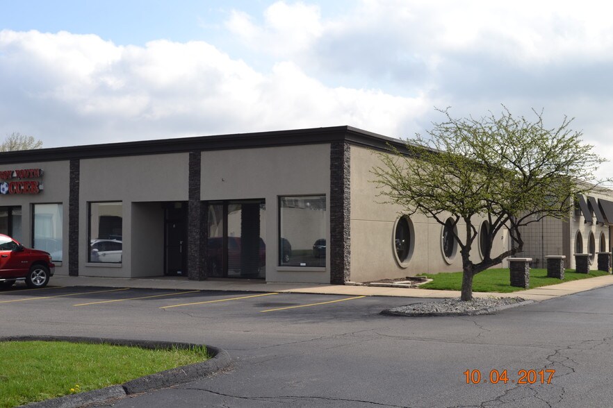 1977 E Wattles Rd, Troy, MI à louer - Photo de l’immeuble – Image 2 sur 5