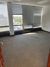 119 N Park Ave, Rockville Centre, NY à louer Photo intérieure– Image 2 sur 4