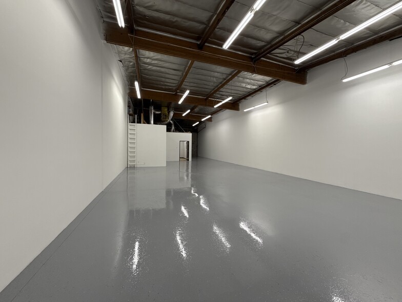 16147-16153 Leadwell St, Van Nuys, CA à louer - Photo de l’immeuble – Image 3 sur 9