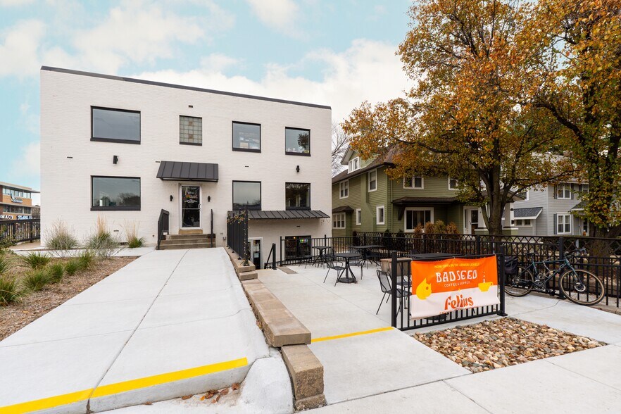 5015 Dodge St, Omaha, NE à louer - Photo de l’immeuble – Image 2 sur 5