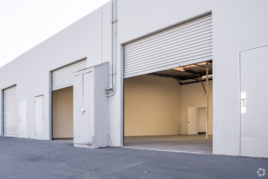 2120 W Mission Rd, Escondido, CA à louer - Photo de l’immeuble – Image 3 sur 3