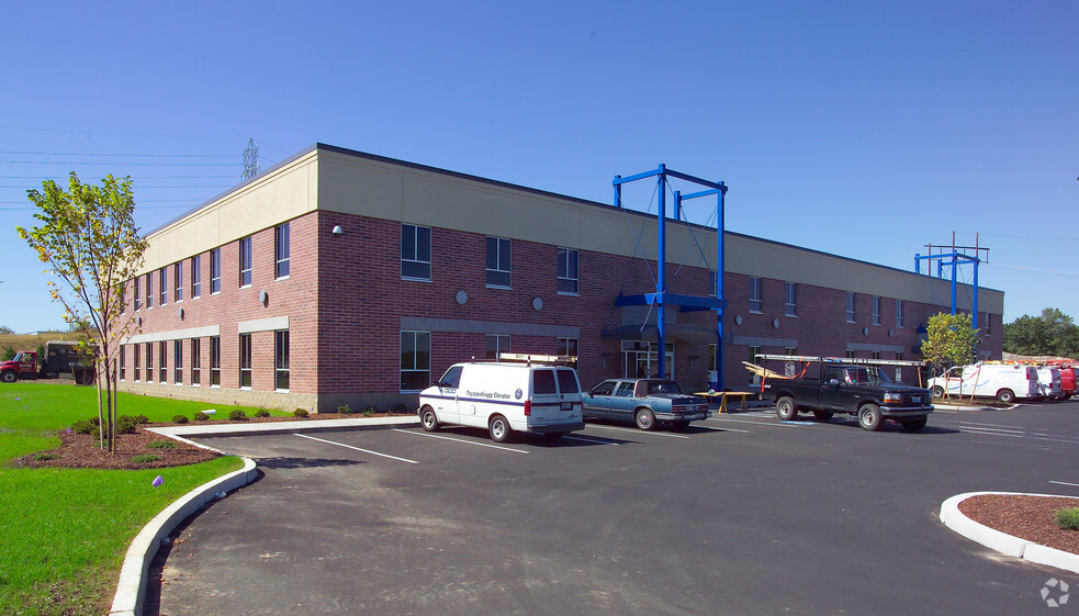 900 Highland Corporate Dr, Cumberland, RI à vendre - Photo principale – Image 1 sur 8
