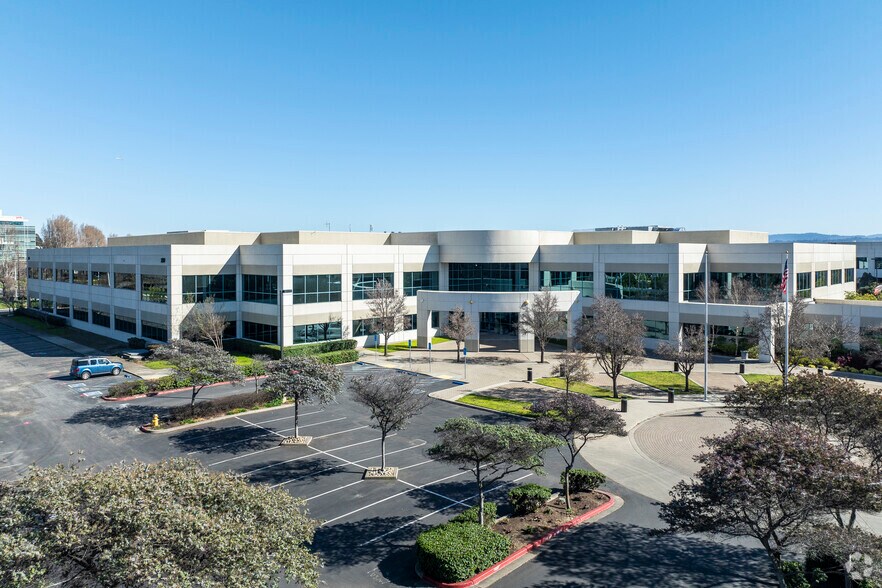 230 E Grand Ave, South San Francisco, CA à louer - Photo de l’immeuble – Image 1 sur 7