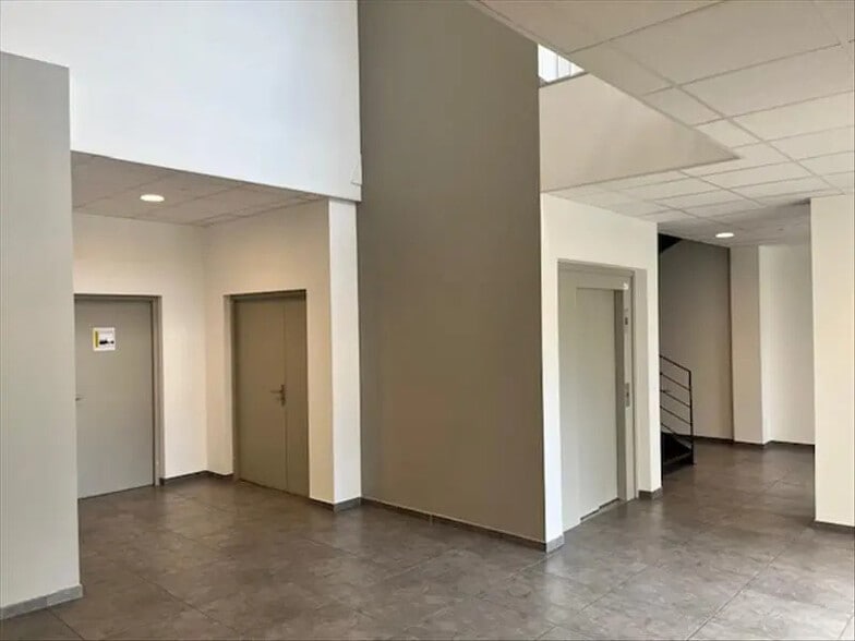 Bureau dans Bron à vendre - Photo de l’immeuble – Image 3 sur 5