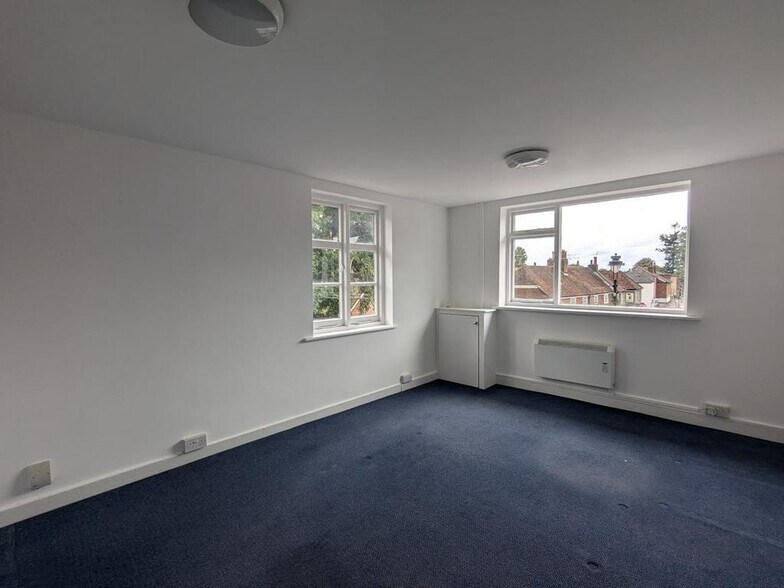 35 High St, Leatherhead à louer - Photo de l’immeuble – Image 2 sur 2