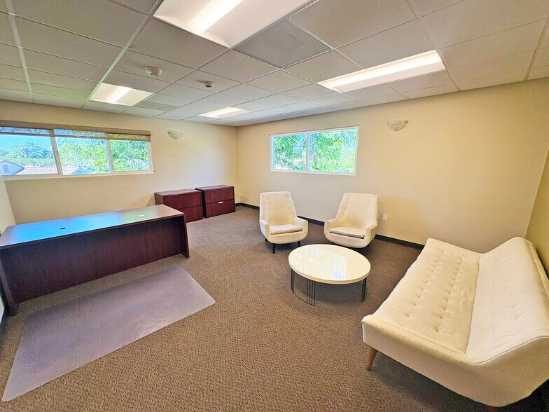 1231 E Chapman Ave, Fullerton, CA à louer - Photo de l’immeuble – Image 2 sur 8
