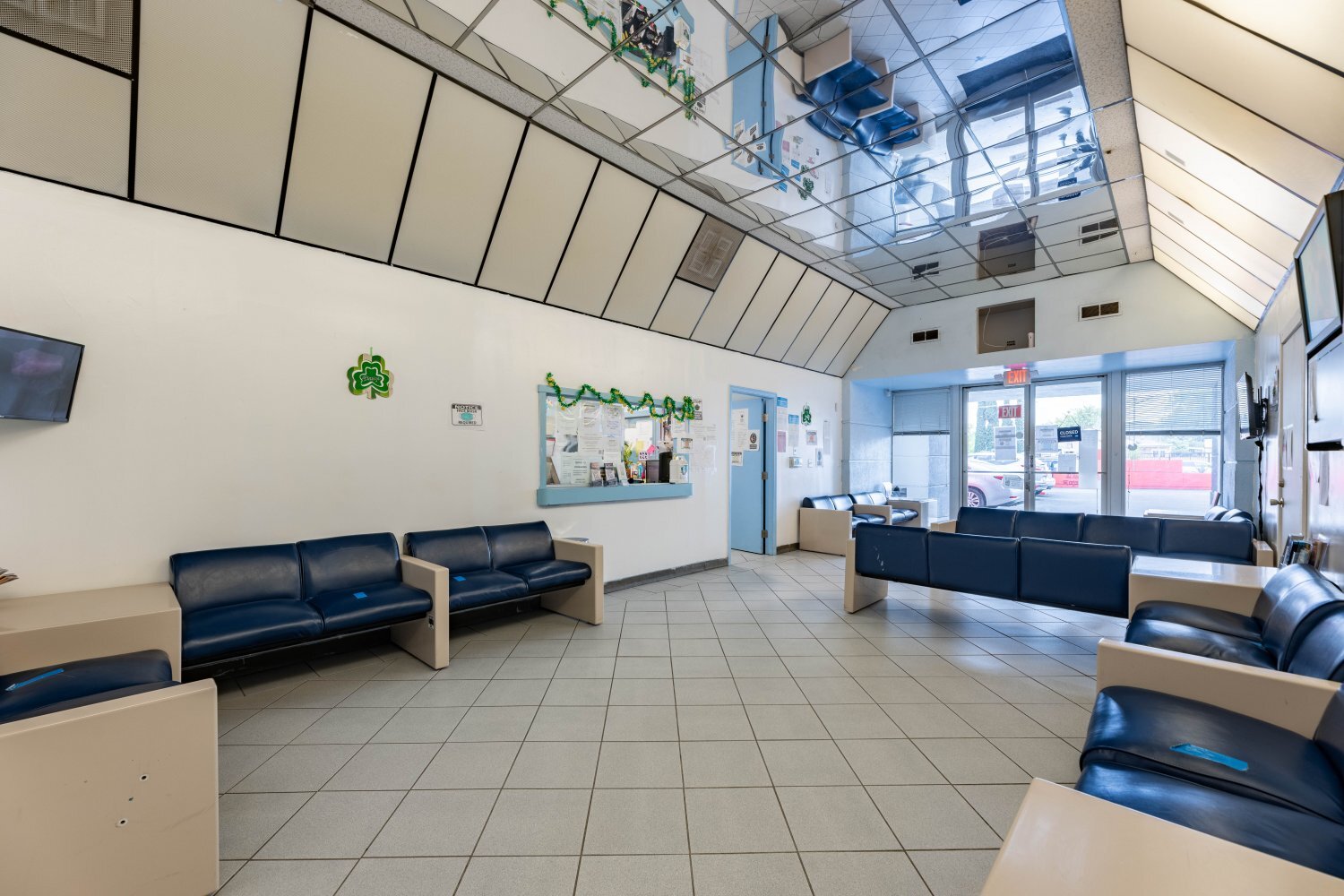 19234 Vanowen St, Reseda, CA à louer Photo intérieure– Image 1 sur 10