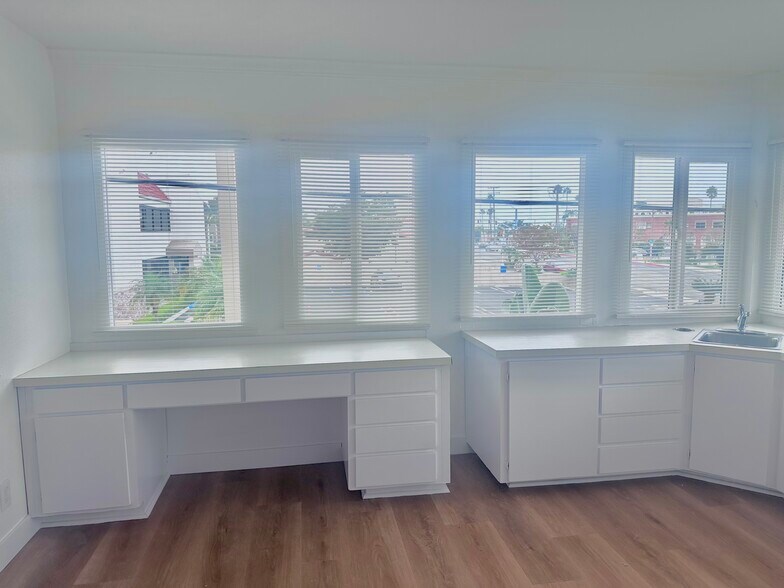 18821 Delaware St, Huntington Beach, CA à louer - Photo de l’immeuble – Image 2 sur 14