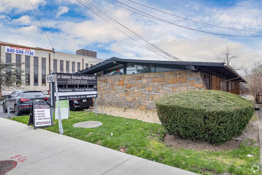 2270 Grand Ave, Baldwin, NY à vendre - Photo de l’immeuble – Image 2 sur 5