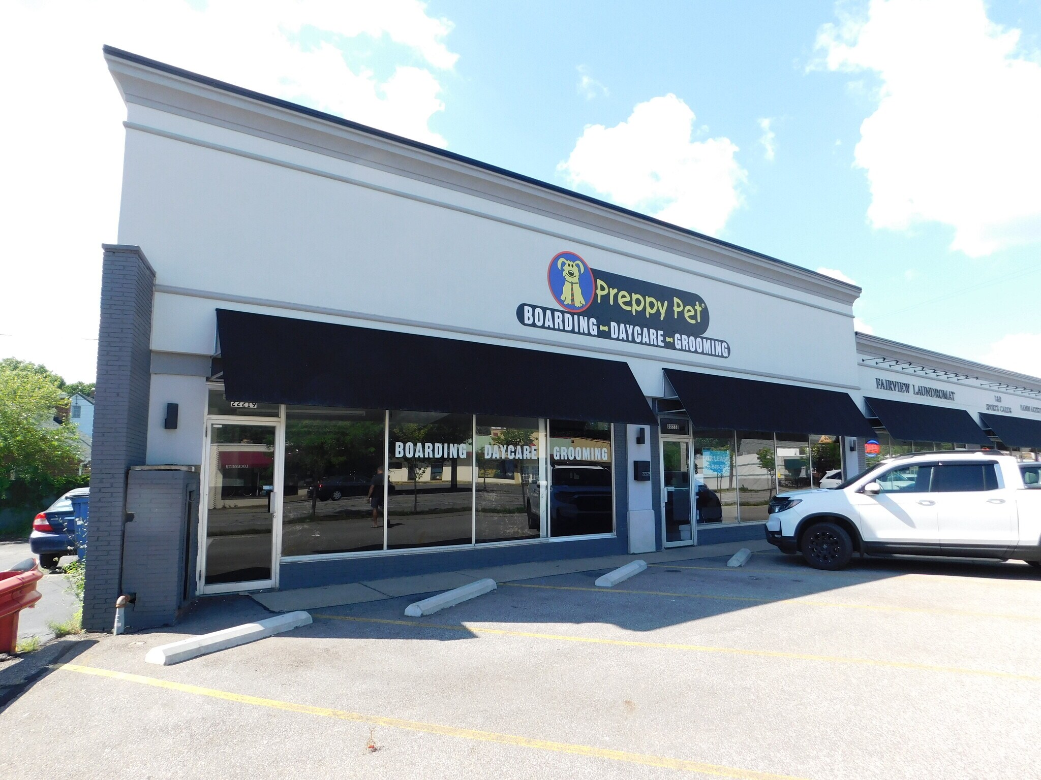 22241-22255 Lorain Rd, Fairview Park, OH à louer Photo de l’immeuble– Image 1 sur 24