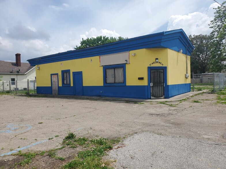 2943 W Washington St, Indianapolis, IN à vendre - Photo de l’immeuble – Image 2 sur 10