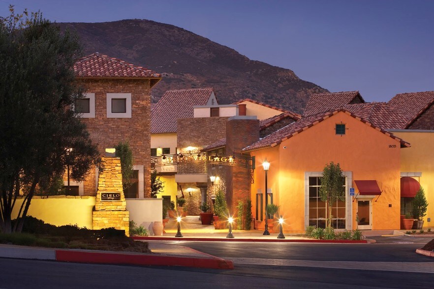 Del Dios Hwy, Rancho Santa Fe, CA à louer - Photo principale – Image 1 sur 6