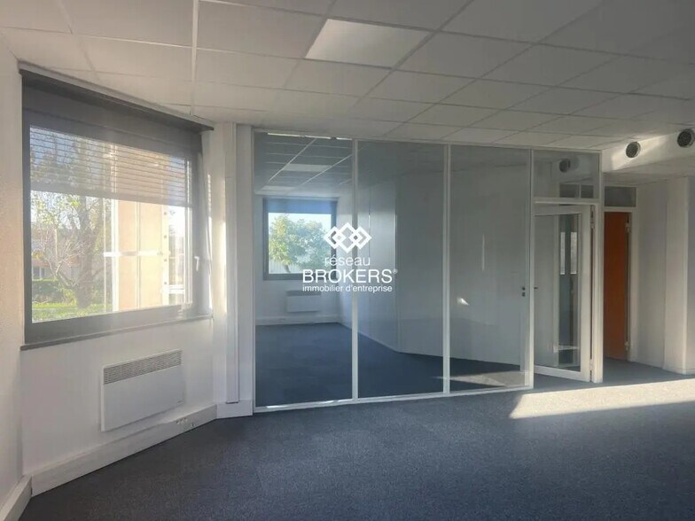 Local d’activités dans Saint-Quentin-Fallavier à louer - Photo intérieure – Image 3 sur 12