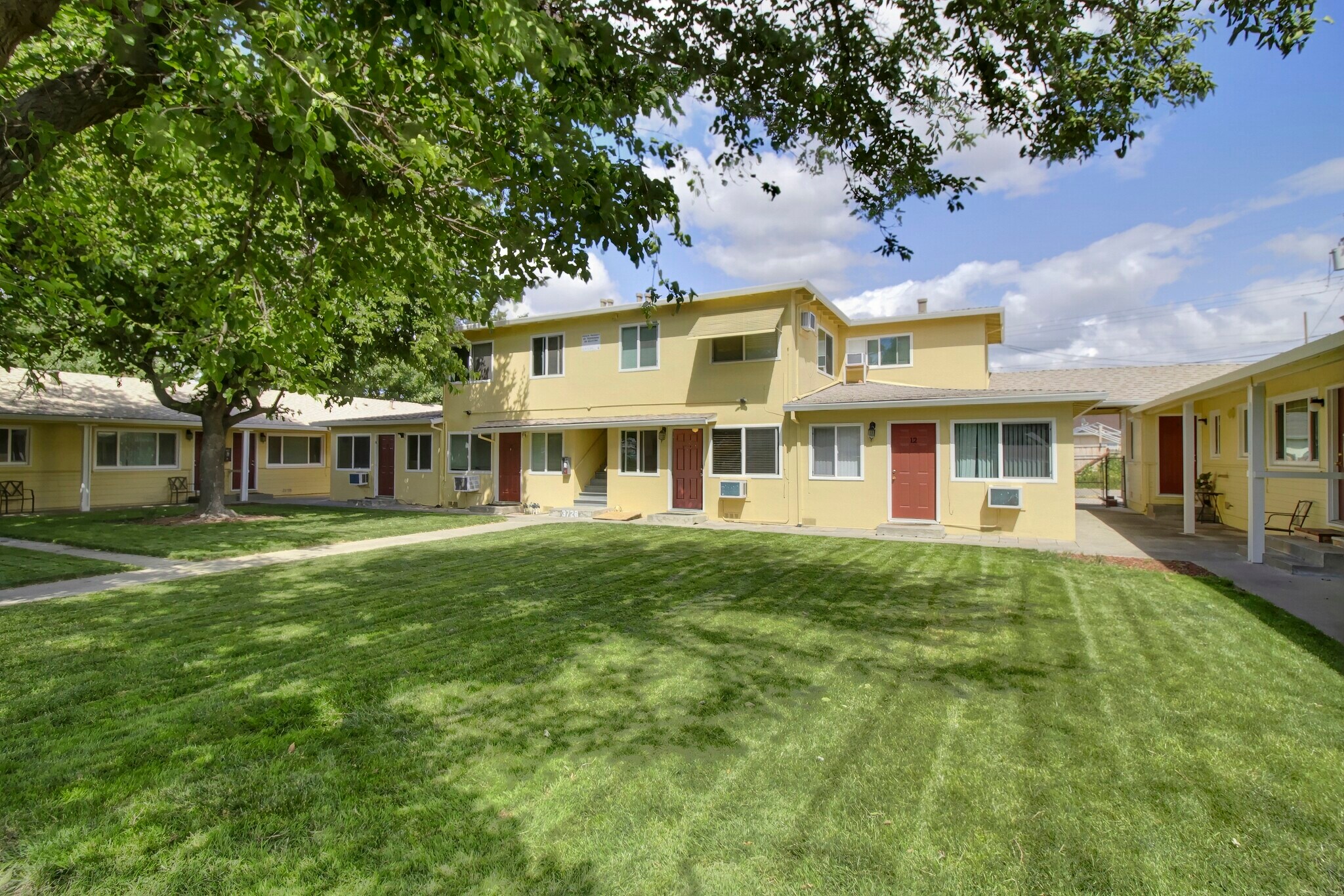 3728-3732 Lily St, Sacramento, CA à vendre Photo de l’immeuble– Image 1 sur 44