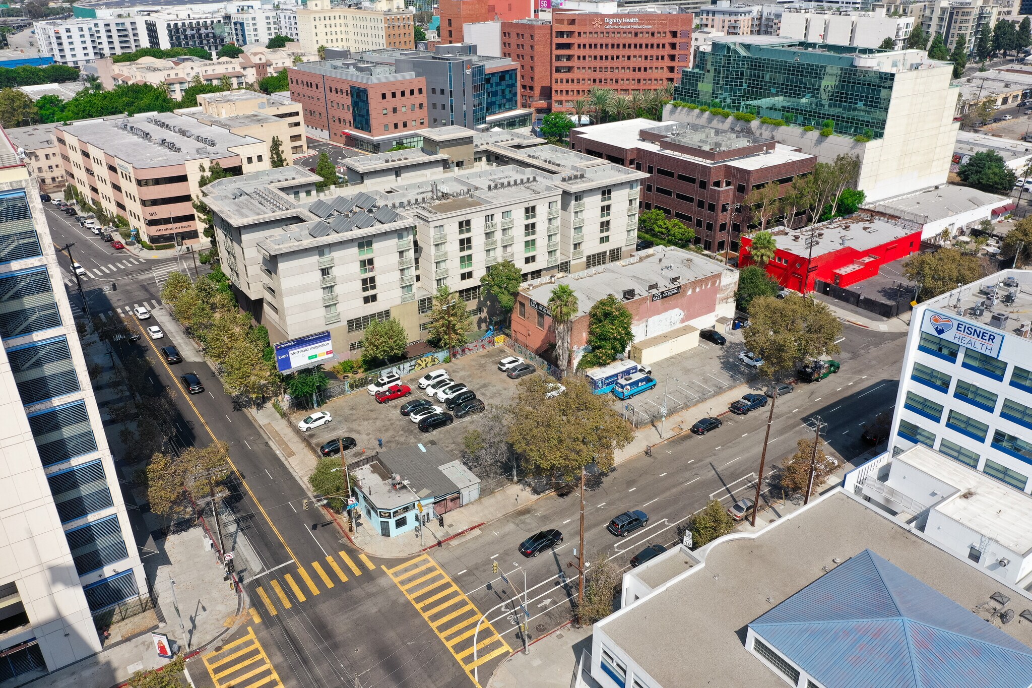 2-Story Standalone + Corner Parking Lot portefeuille de 2 biens à vendre sur LoopNet.fr Photo de l’immeuble– Image 1 sur 13