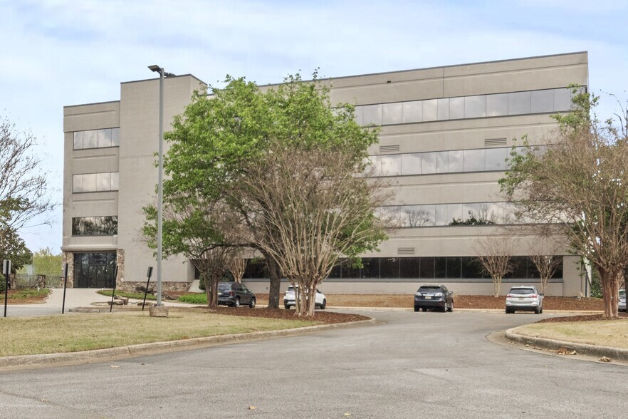 215 Wynn Dr, Huntsville, AL à louer - Photo de l’immeuble – Image 2 sur 15