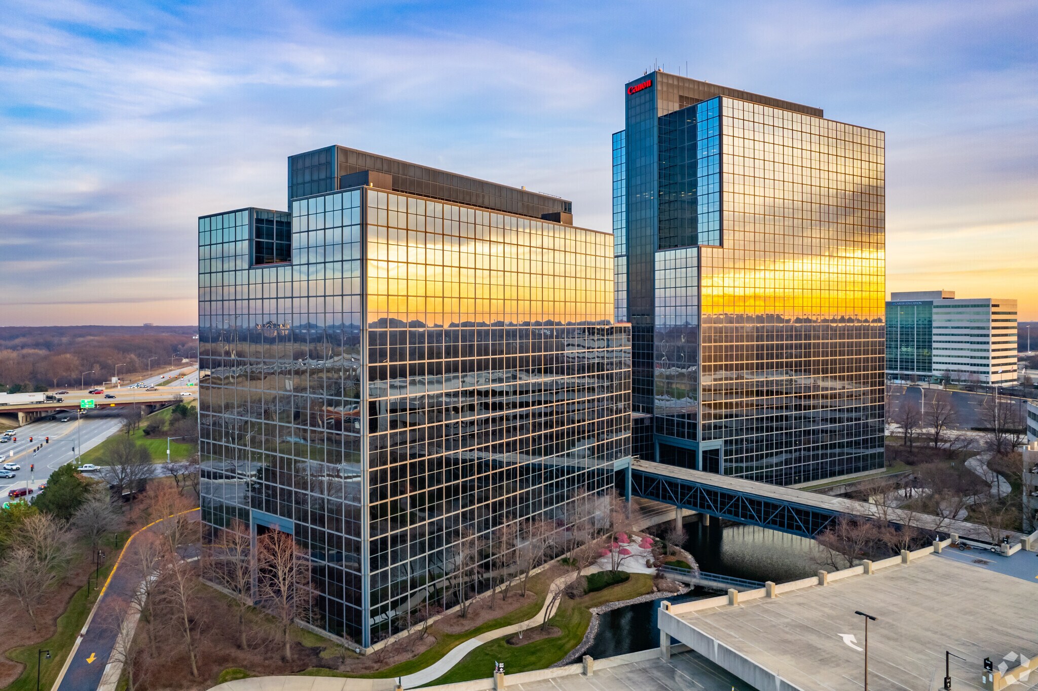 Woodfield Corporate Center portefeuille de 2 biens à vendre sur LoopNet.fr Photo principale– Image 1 sur 3