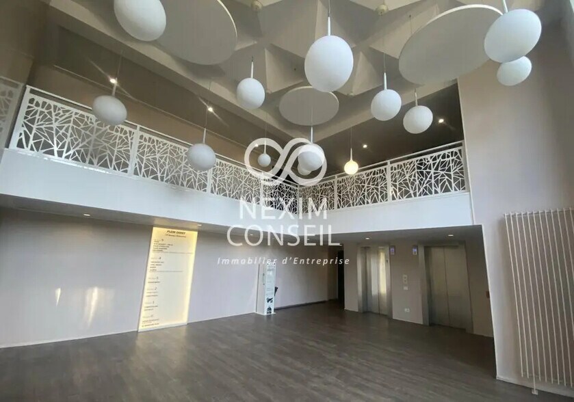 Bureau dans Nanterre à louer - Photo de l’immeuble – Image 1 sur 10