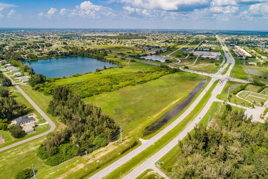 1753 SW Pine Island Rd, Cape Coral, FL à vendre - Photo principale – Image 1 sur 9